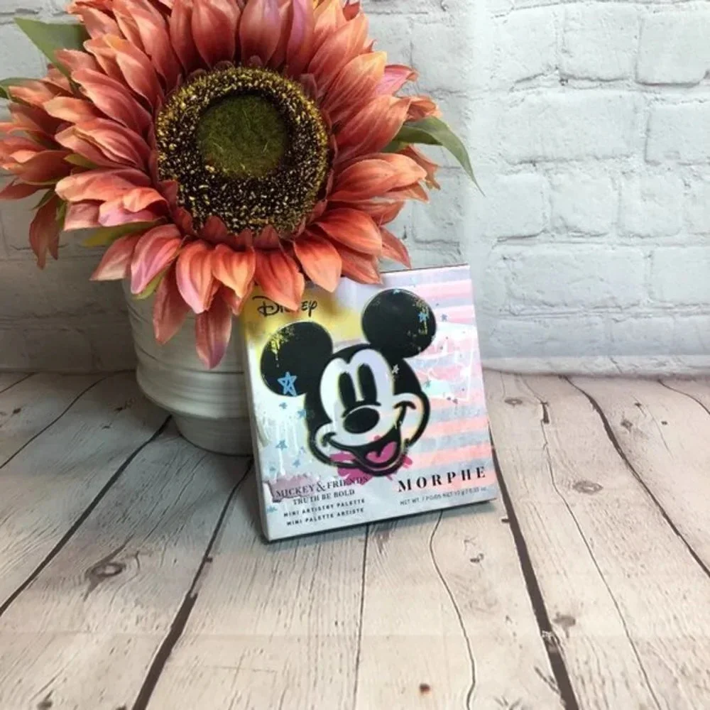 Morphe makeup eyeshadow pallette Mickey and Friends